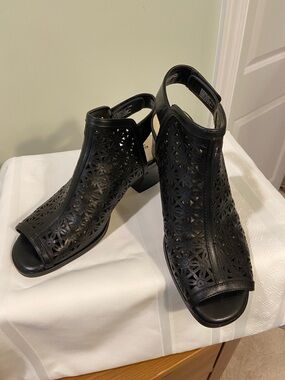 Earth Brand Murano Mist Laser Cut Sandals in Black